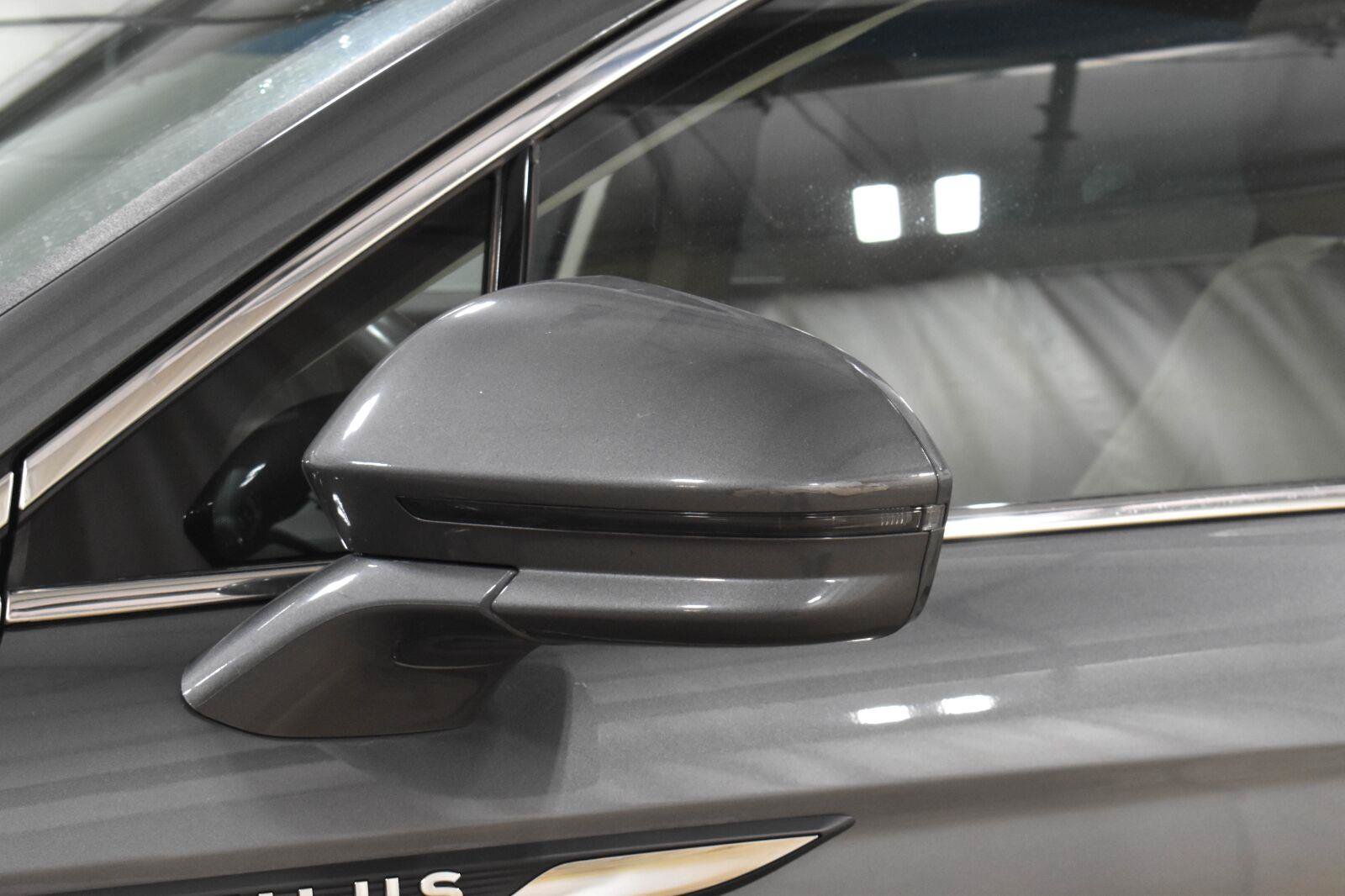 Used 2023 Lincoln Nautilus Reserve AWD/4WD image 31