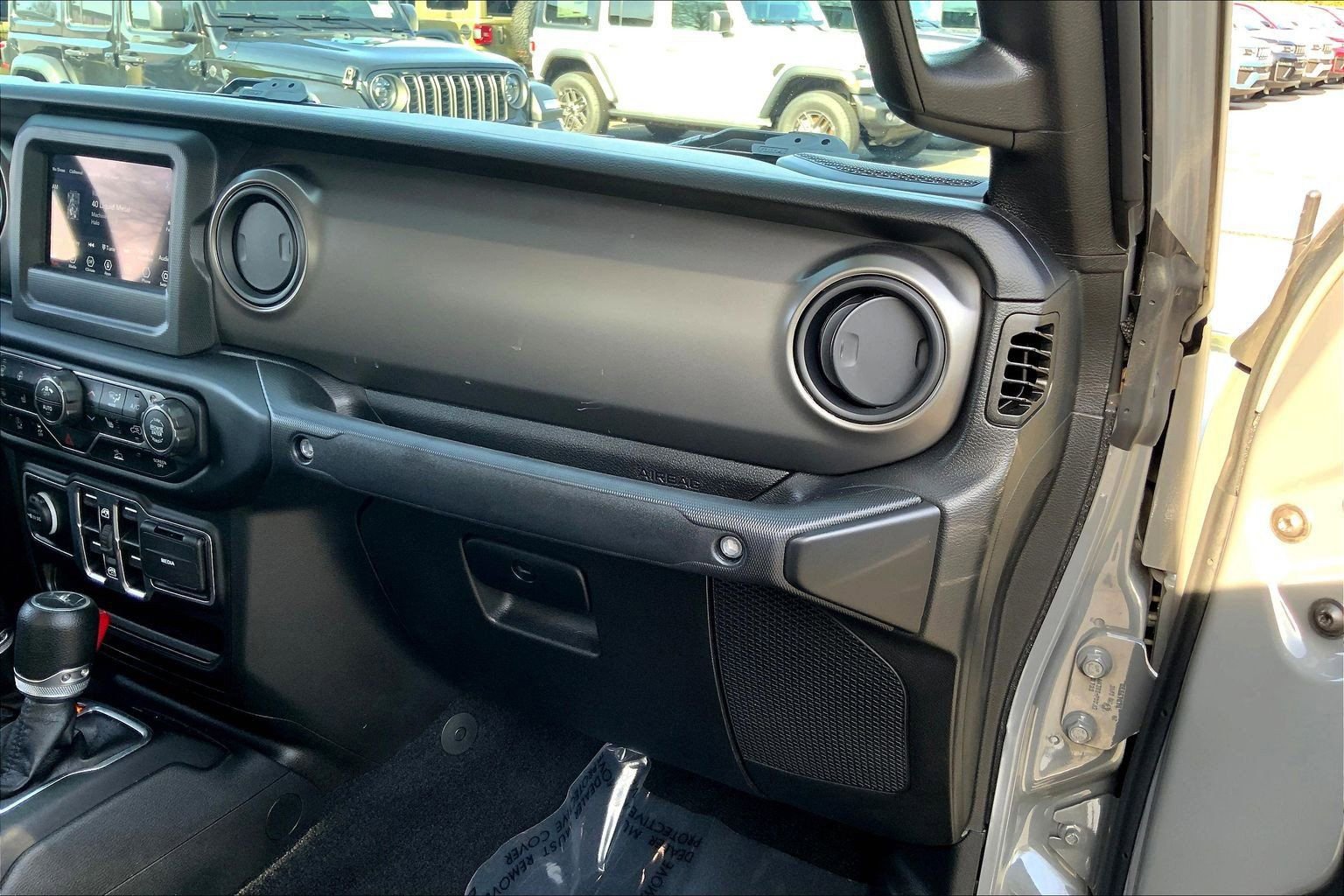 Certified 2023 Jeep Gladiator Willys image 17