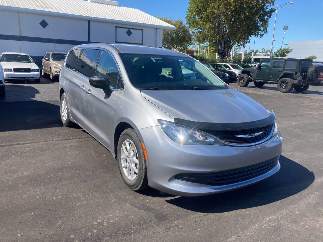 Used 2017 Chrysler Pacifica LX image 11