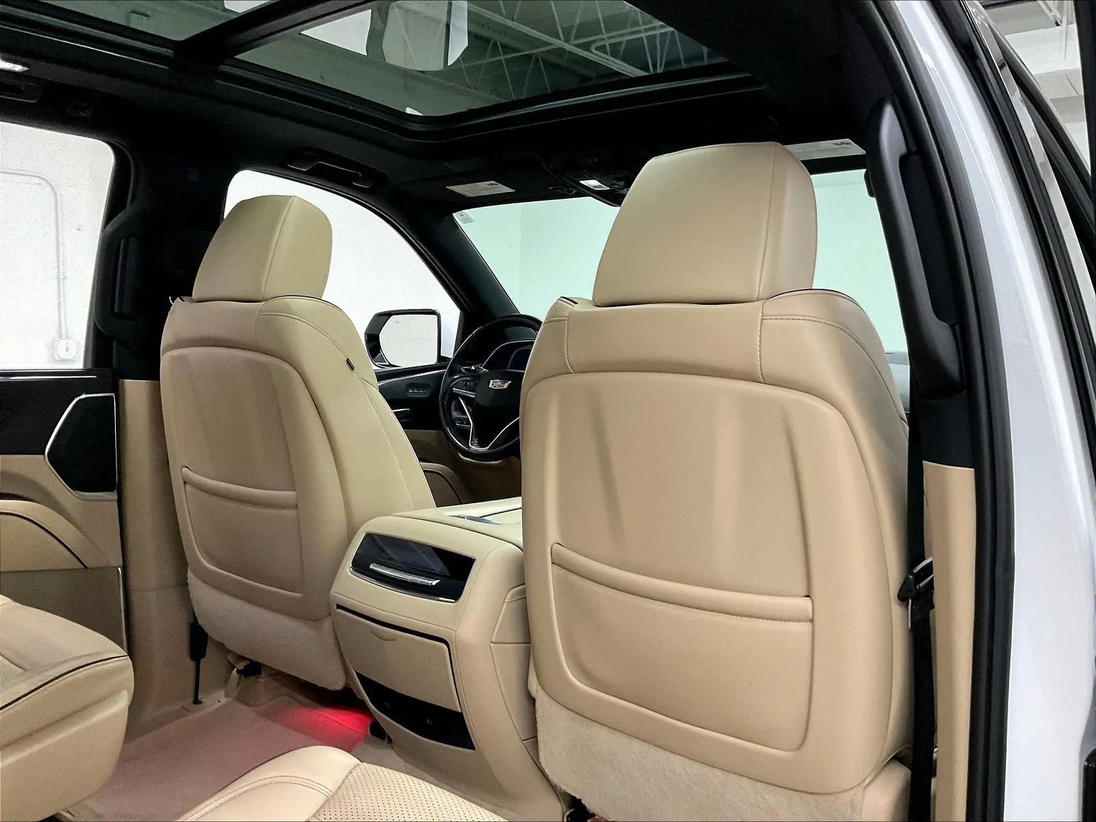 Used 2023 Cadillac Escalade ESV Premium Luxury w/ Performance Package AWD/4WD image 48