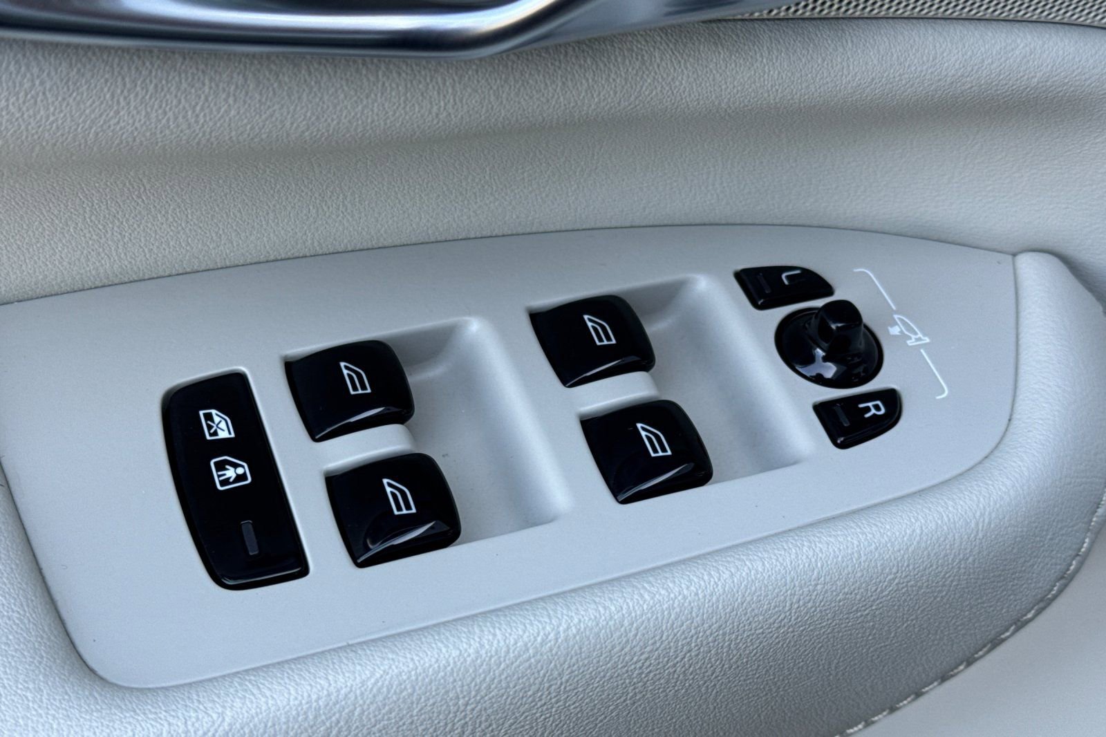 Used 2024 Volvo XC90 T8 Ultimate image 11