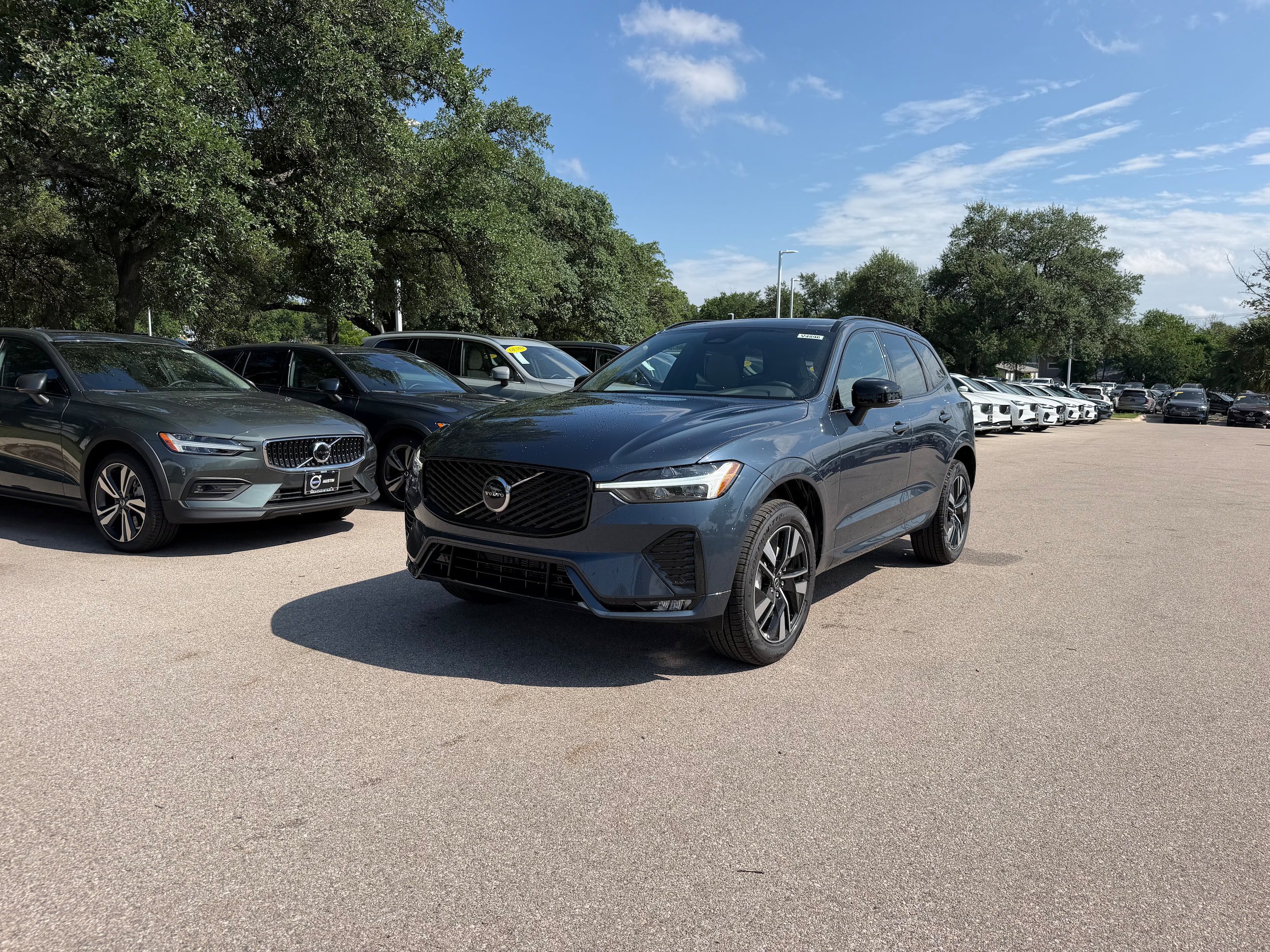 New 2026 Volvo XC60 B5 Core AWD/4WD image 2