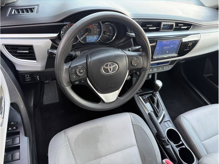 Used 2014 Toyota Corolla LE image 2