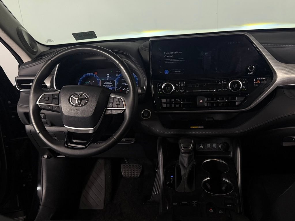 Used 2024 Toyota Highlander Platinum FWD image 12
