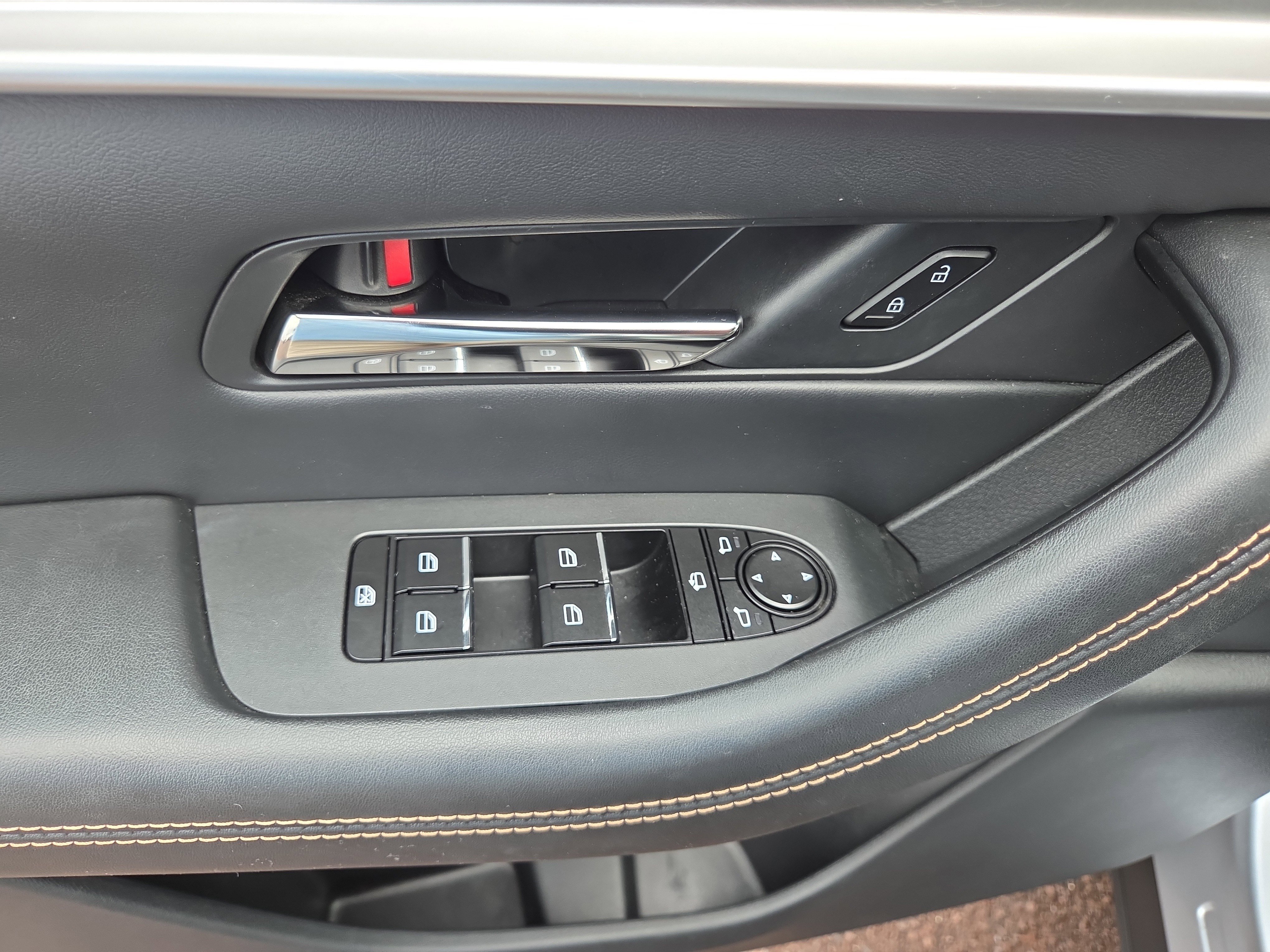 Used 2024 MAZDA CX-90 Plug-In Hybrid w/ Premium Plus image 32