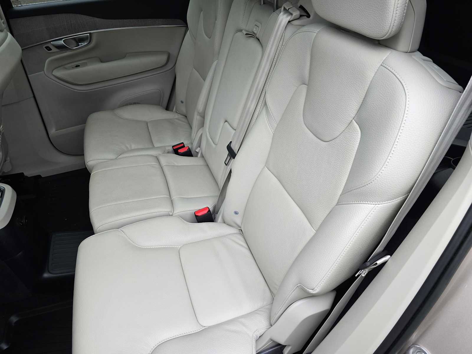 Certified 2023 Volvo XC90 T8 Plus w/ Protection Package Premier image 17