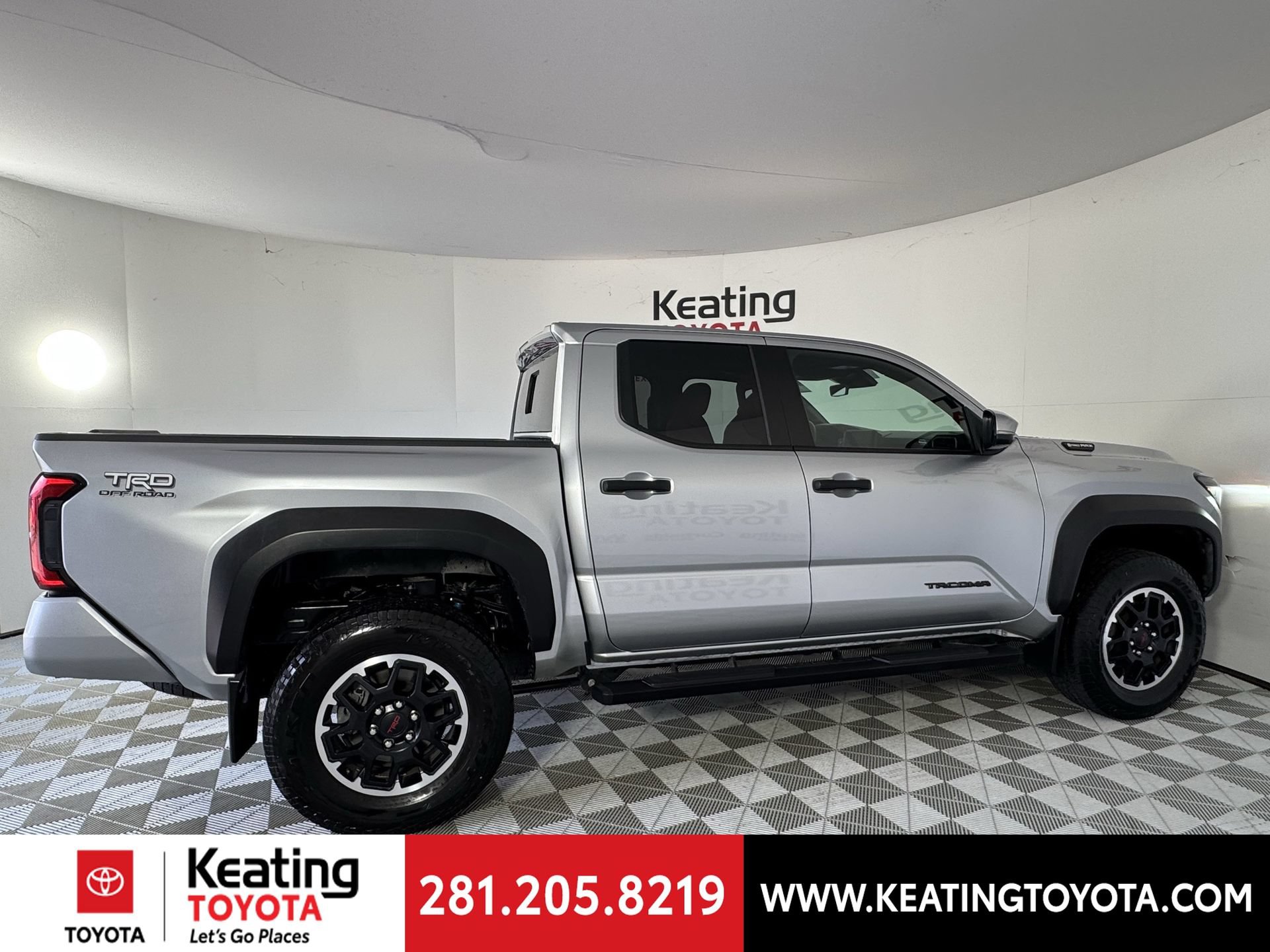 Used 2024 Toyota Tacoma TRD Off-Road w/ TRD Off Road Upgrade Package AWD/4WD image 4