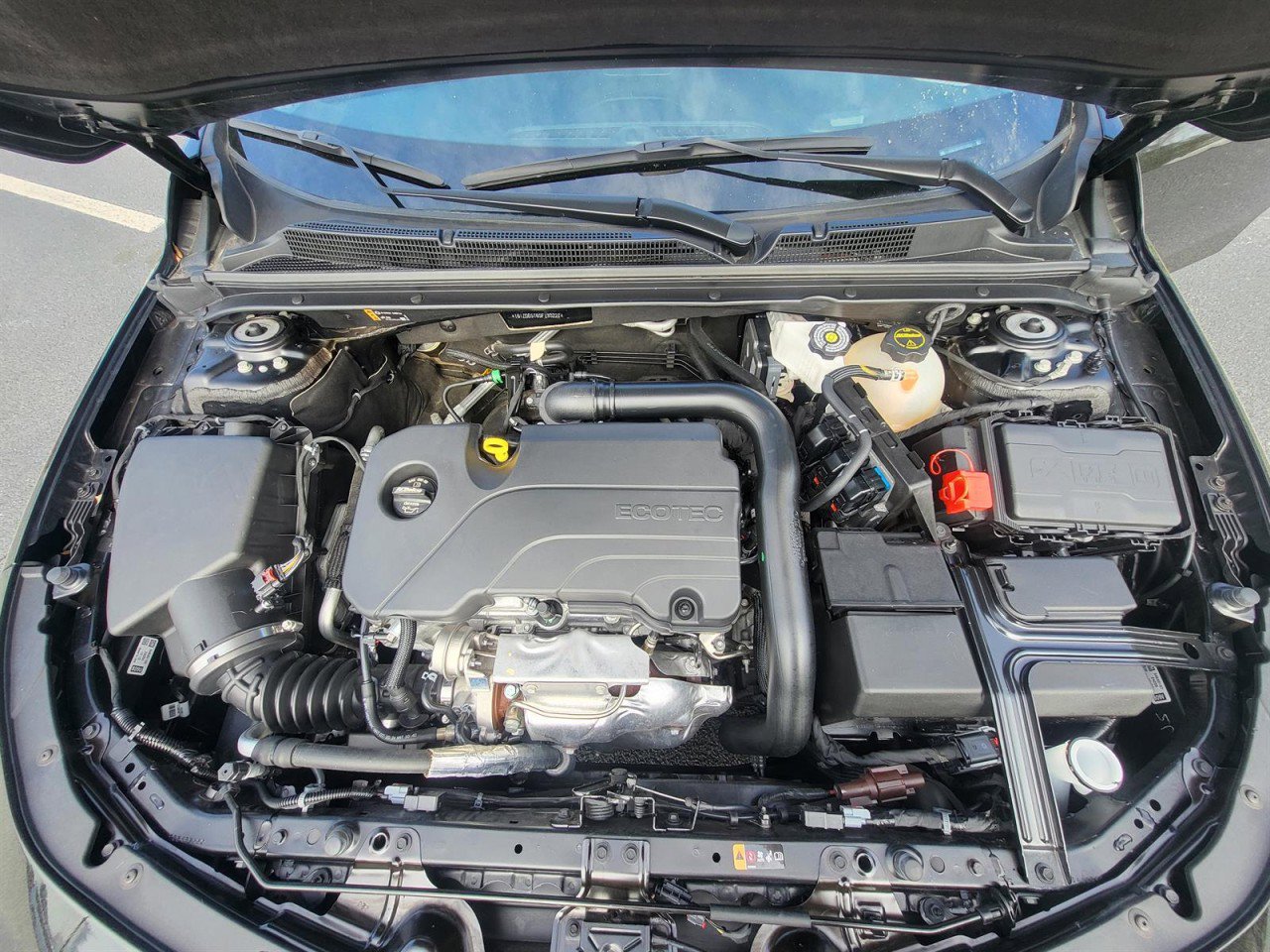 Used 2025 Chevrolet Malibu LT image 9