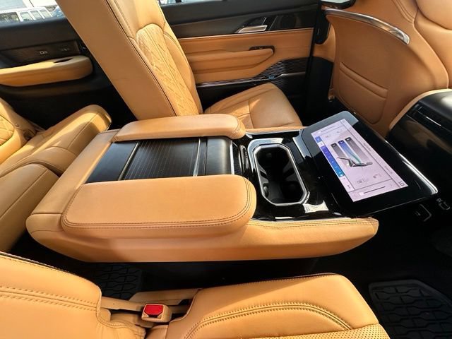 Used 2025 Jeep Grand Wagoneer Series III w/ Rear Seat Video Group 1 AWD/4WD image 34