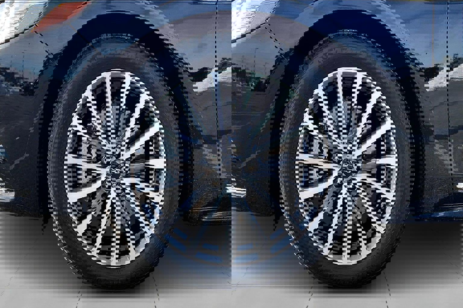 Used 2019 Lincoln Continental Select image 35