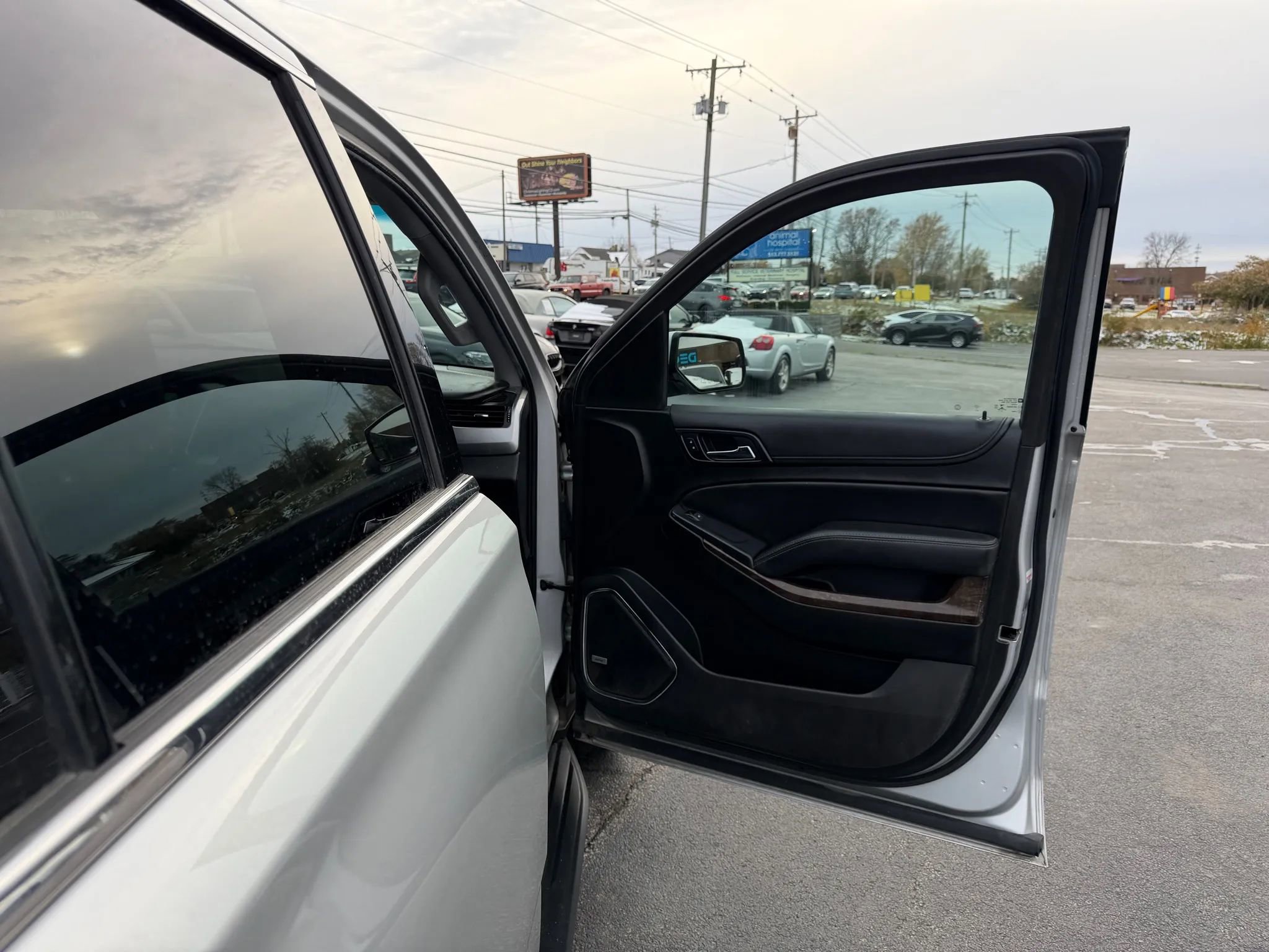 Used 2019 Chevrolet Suburban LT AWD/4WD image 44