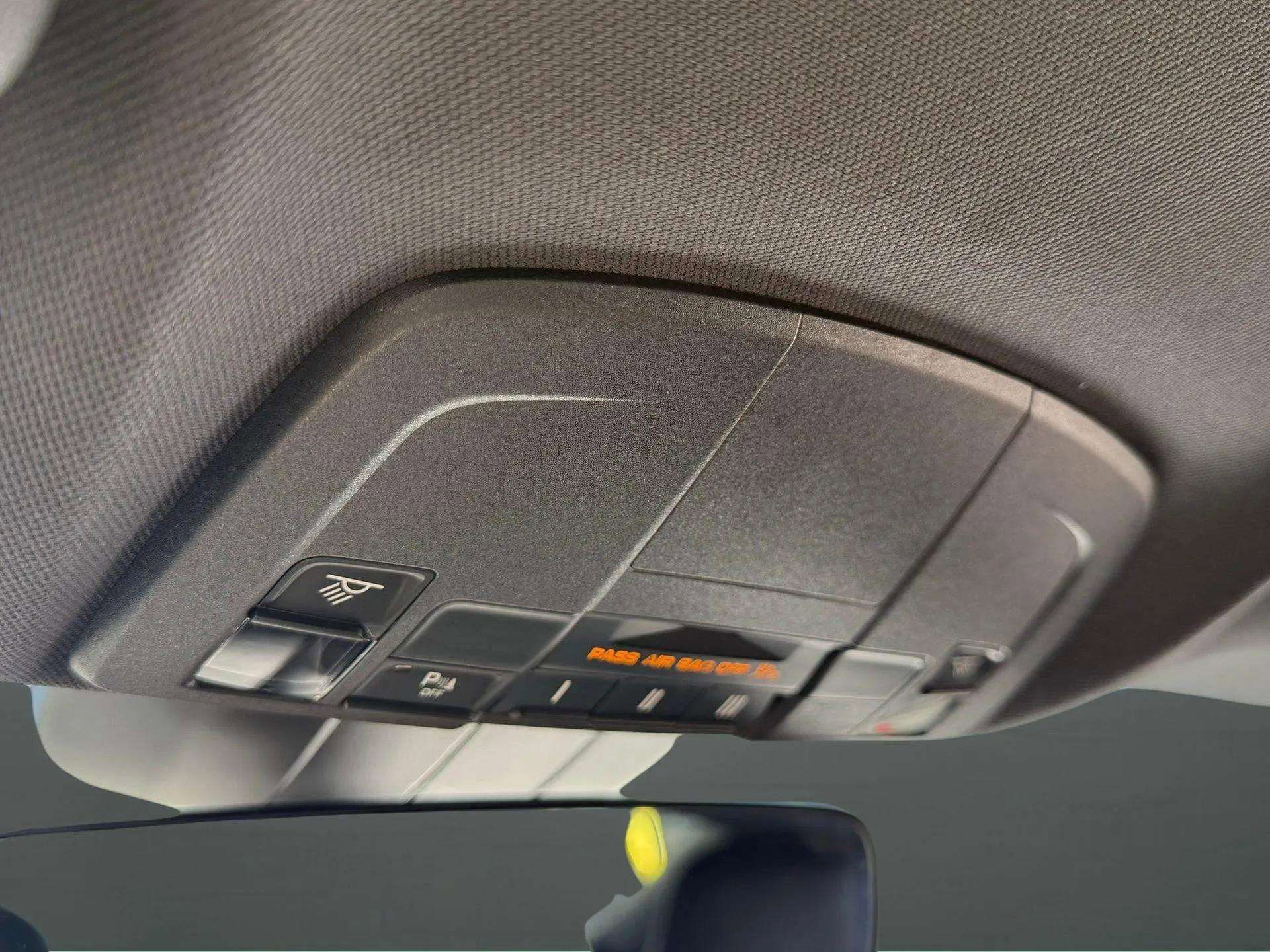 Used 2024 Porsche 718 Cayman w/ Sport Chrono Package image 44