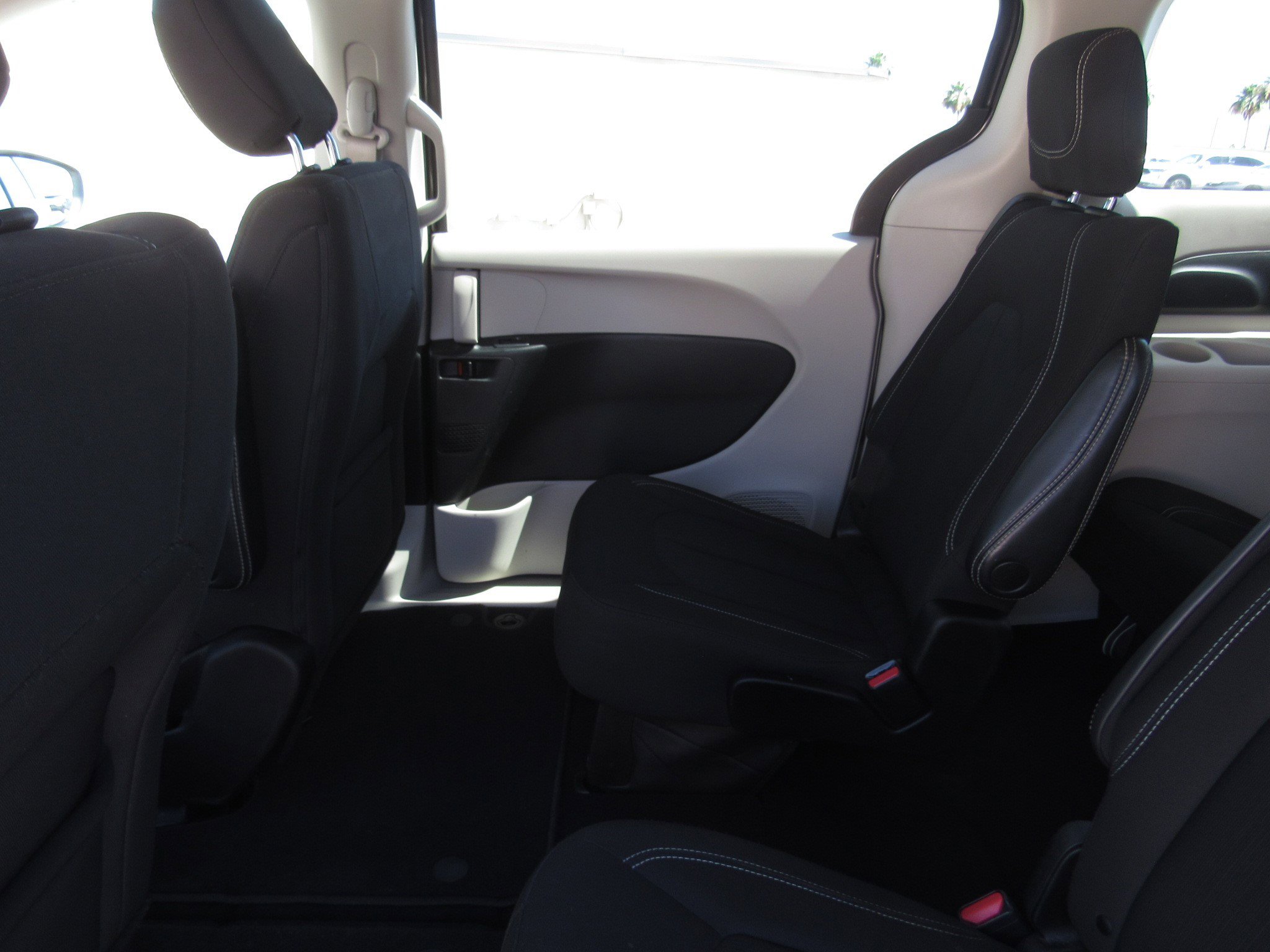Used 2023 Chrysler Voyager LX FWD image 15