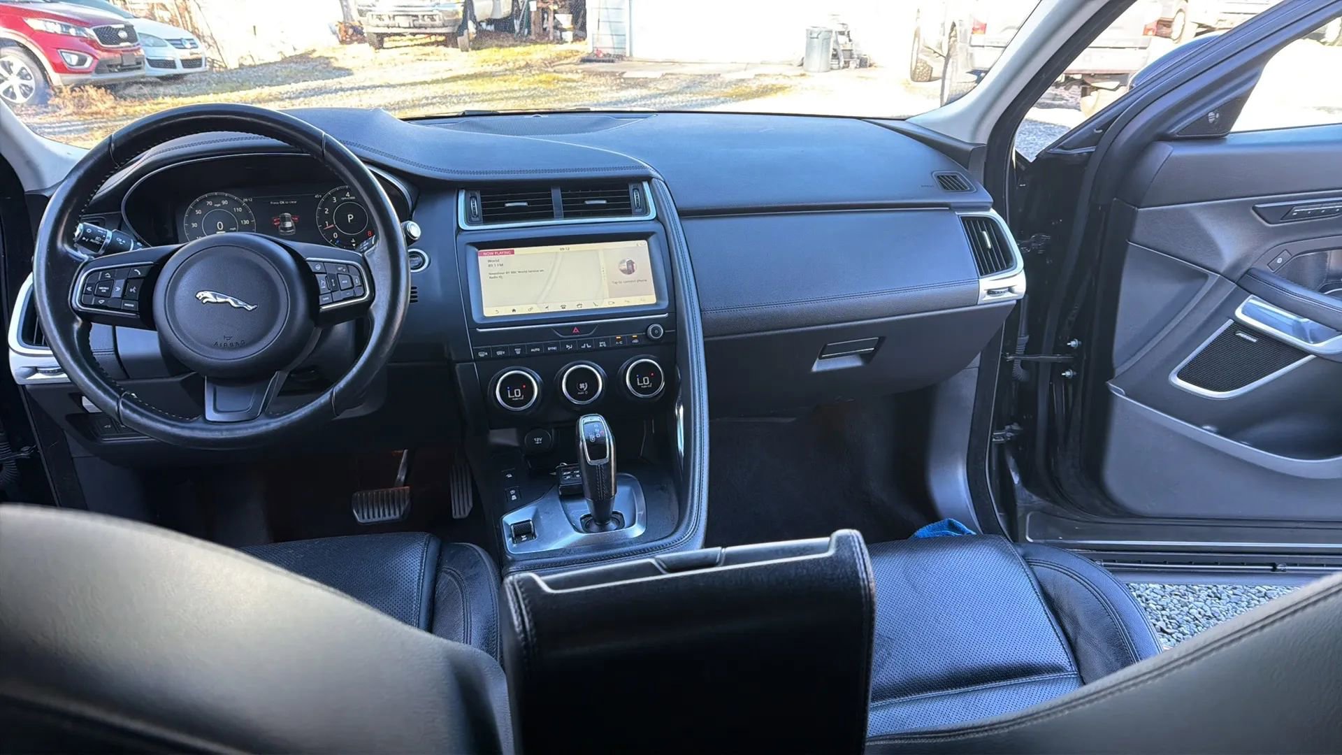 Used 2018 Jaguar E-PACE SE image 33