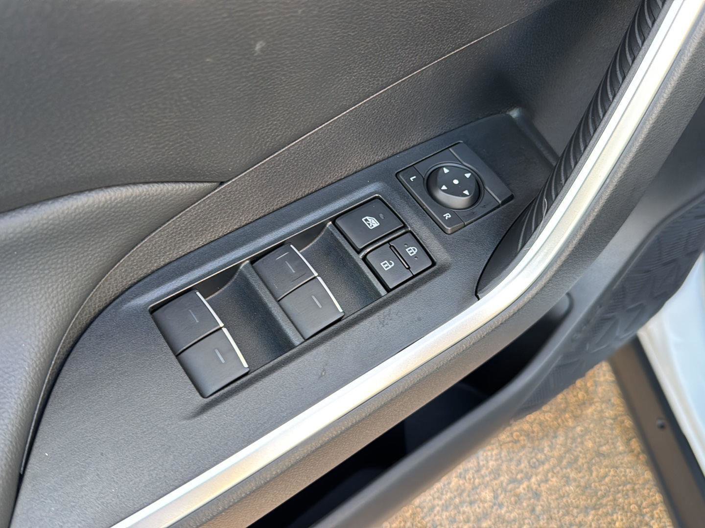 New 2025 Toyota RAV4 XLE image 27