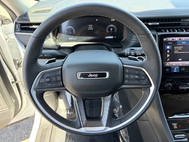 Used 2023 Jeep Grand Cherokee L Limited AWD/4WD image 24