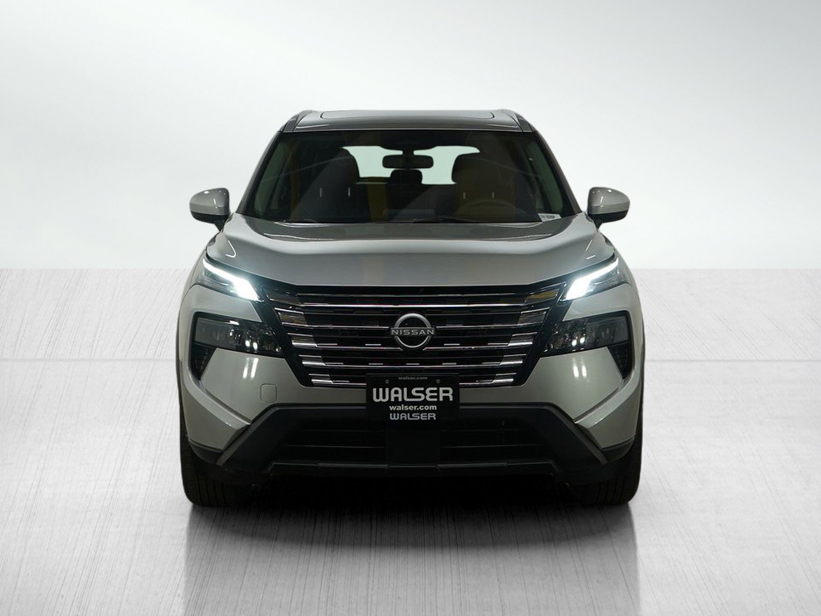 Used 2024 Nissan Rogue SV w/ SV Premium Package image 8