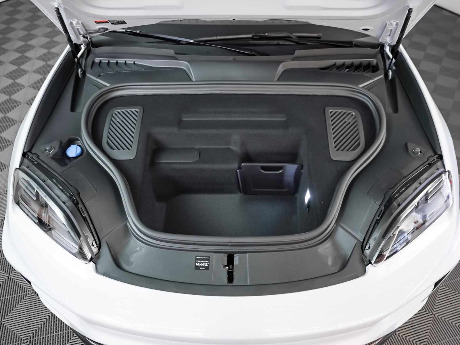 Used 2025 Porsche Macan Turbo Electric image 12