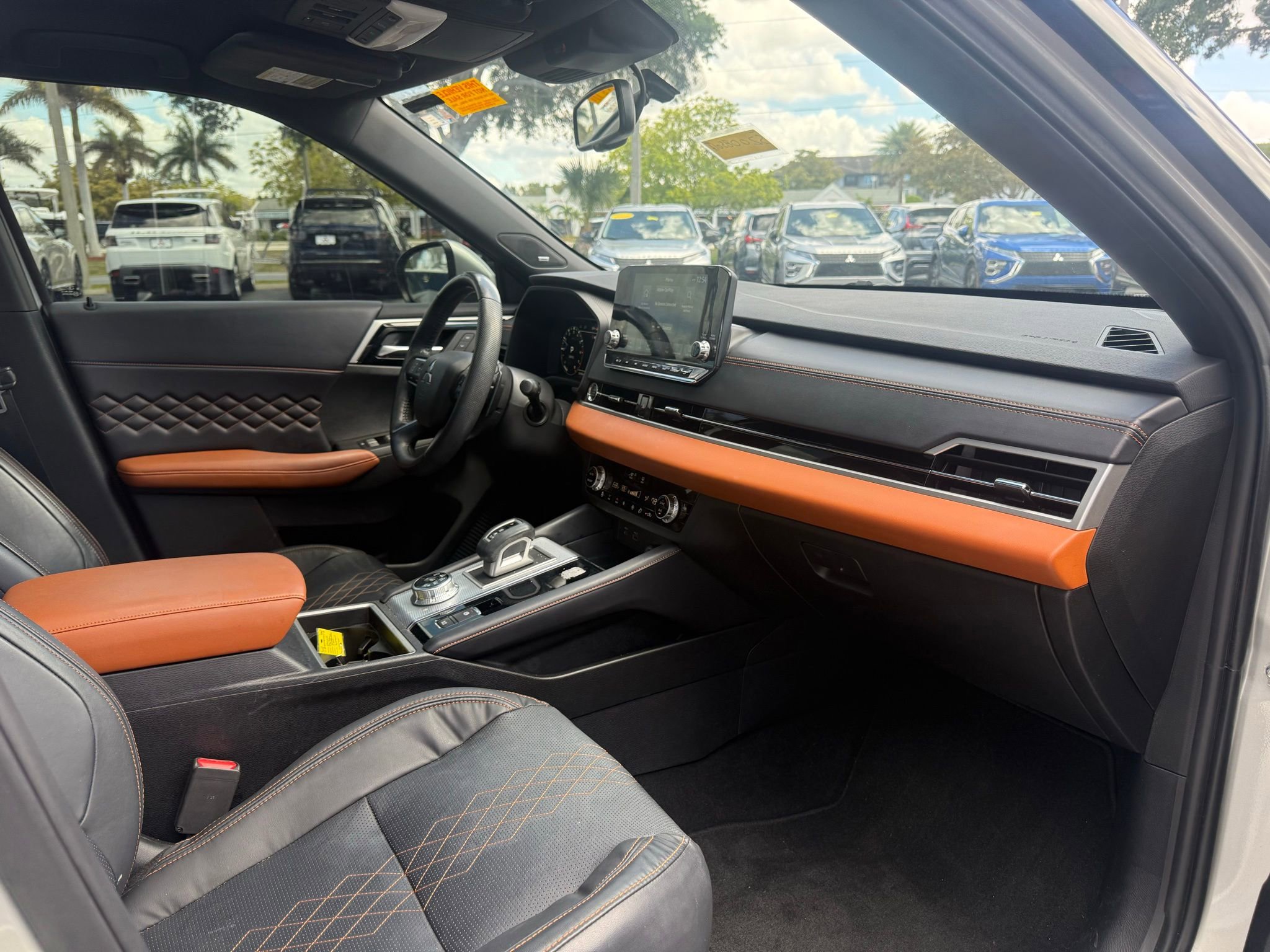 Used 2023 Mitsubishi Outlander SEL image 14