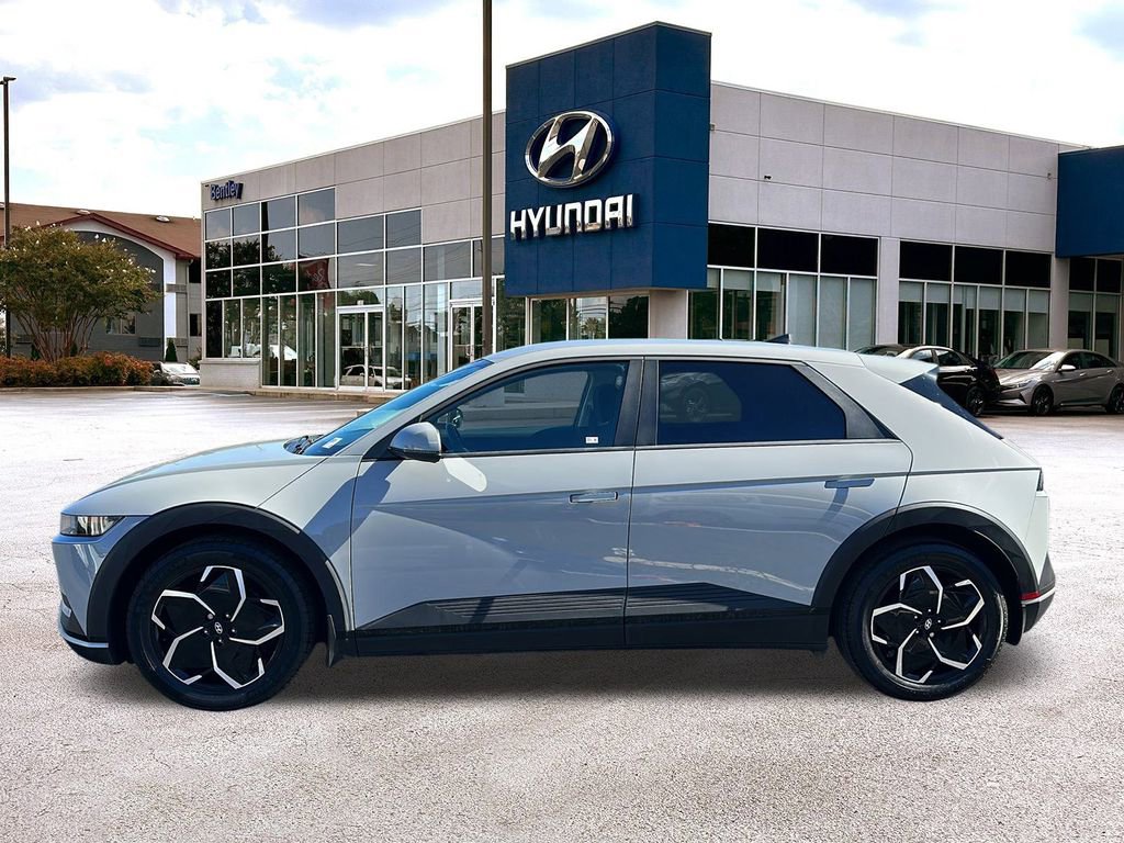 Certified 2023 Hyundai Ioniq 5 SE w/ Cargo Package image 2