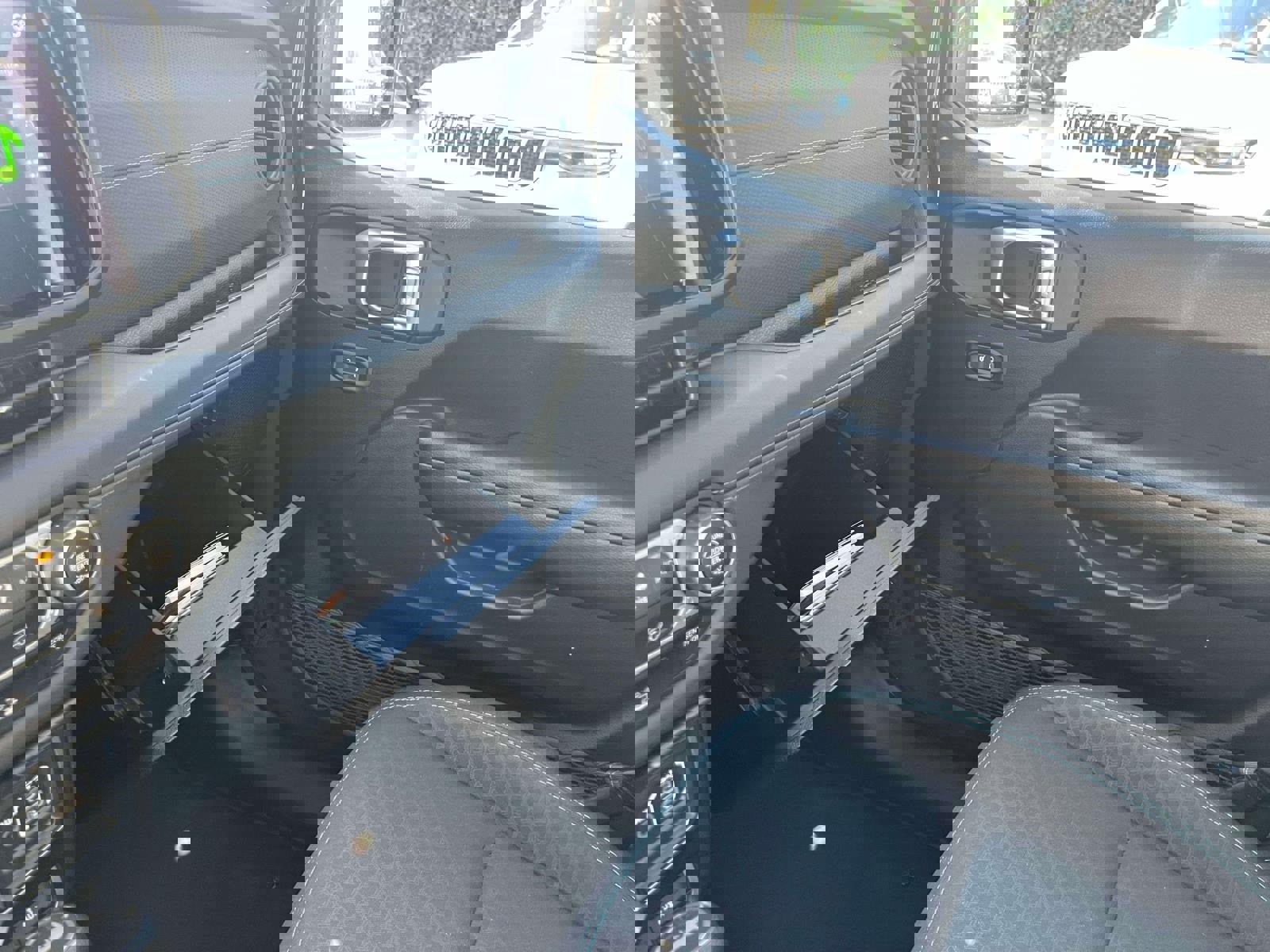 Used 2024 Jeep Wrangler Unlimited Rubicon 4xe image 33