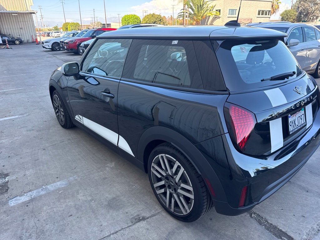 Used 2026 MINI Cooper 2-Door Hardtop FWD image 5