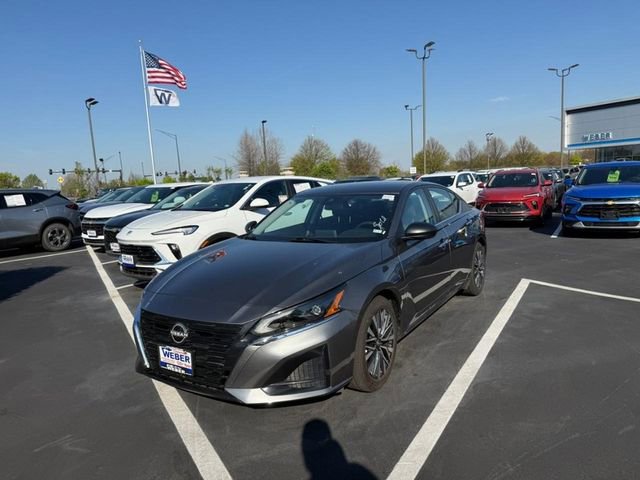 Used 2025 Nissan Altima 2.5 SV image 2