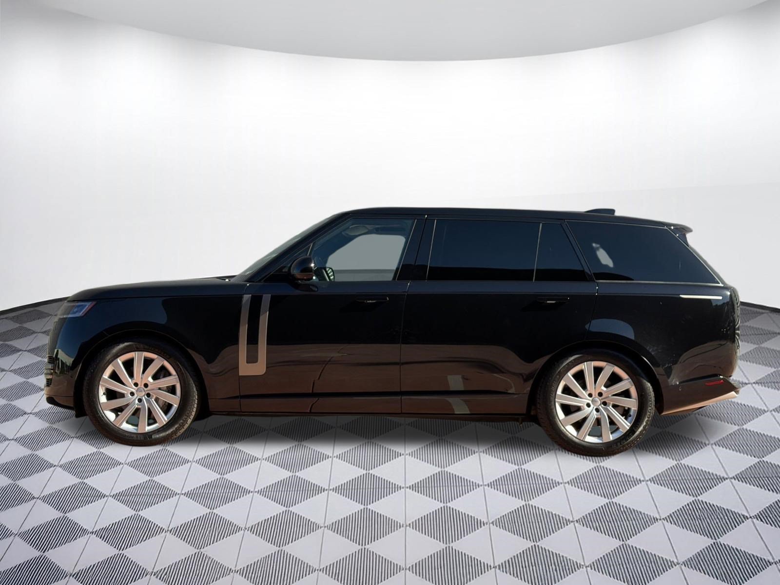 Used 2024 Land Rover Range Rover Long Wheelbase SE AWD/4WD image 2