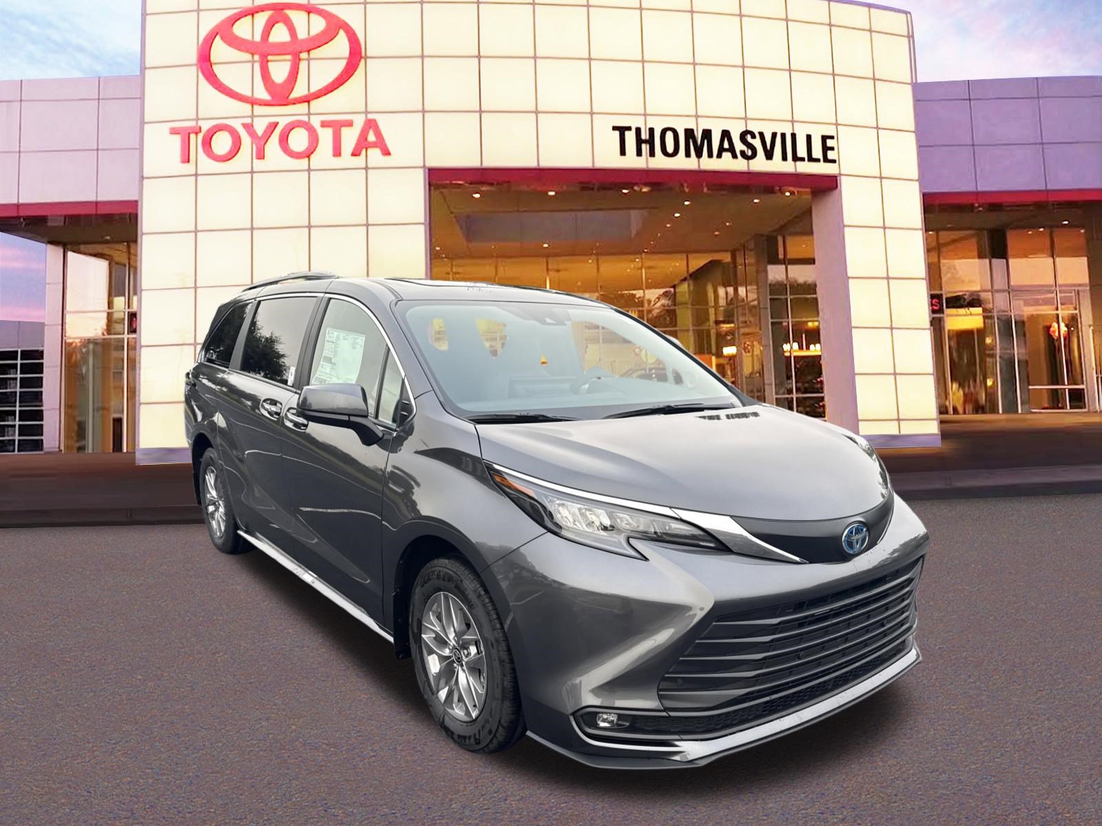 New 2025 Toyota Sienna XLE w/ XLE Plus Package FWD image 3