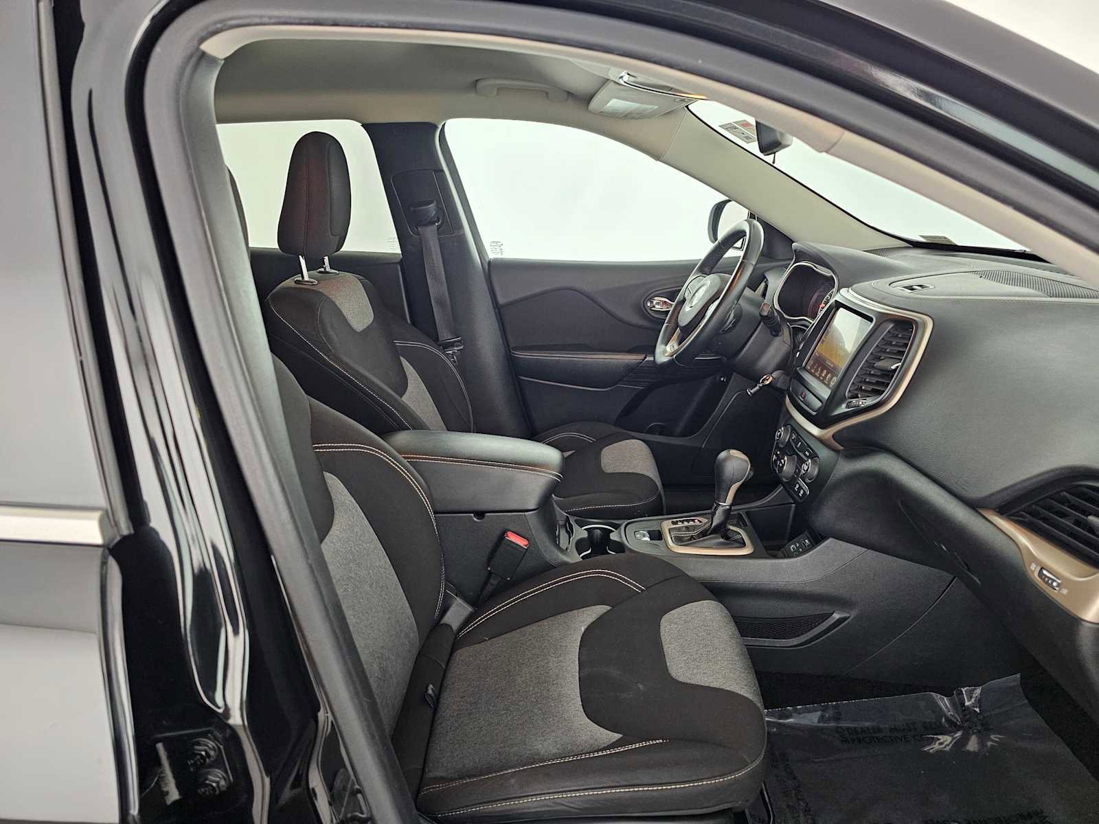 Used 2014 Jeep Cherokee Latitude image 10