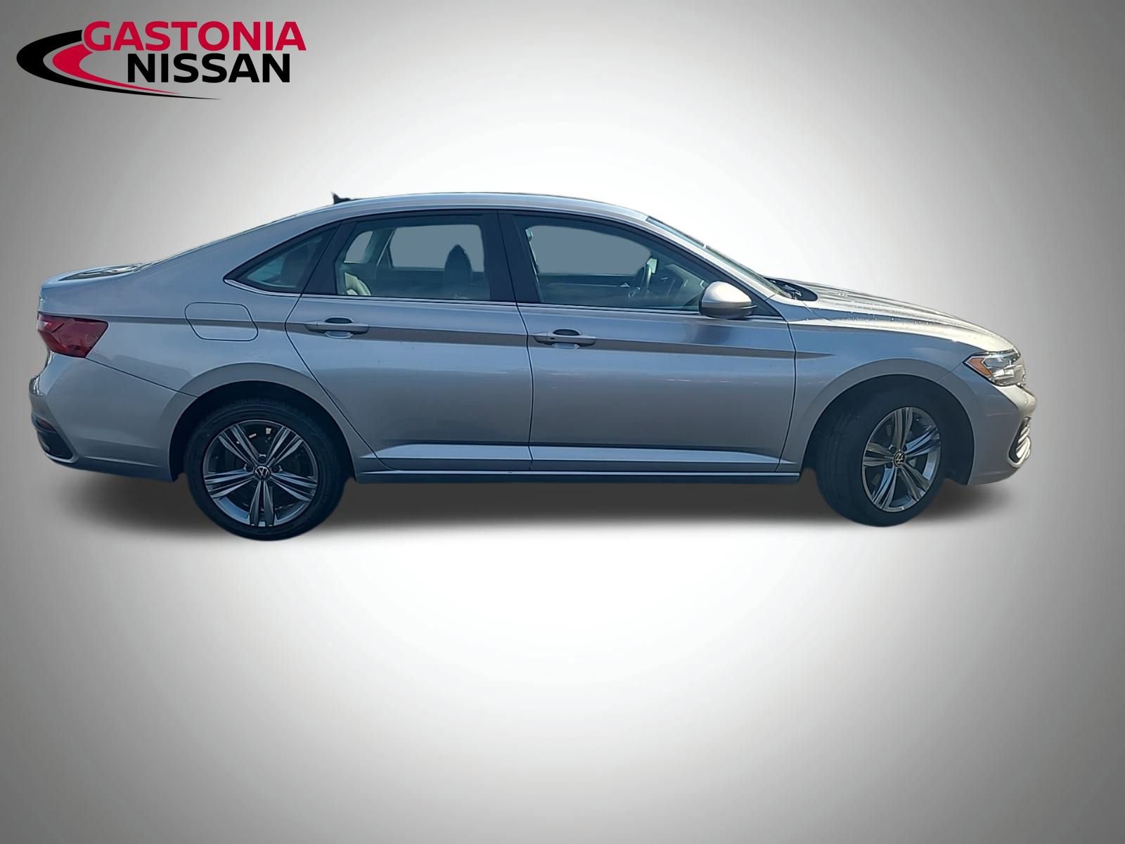 Used 2024 Volkswagen Jetta SE image 13