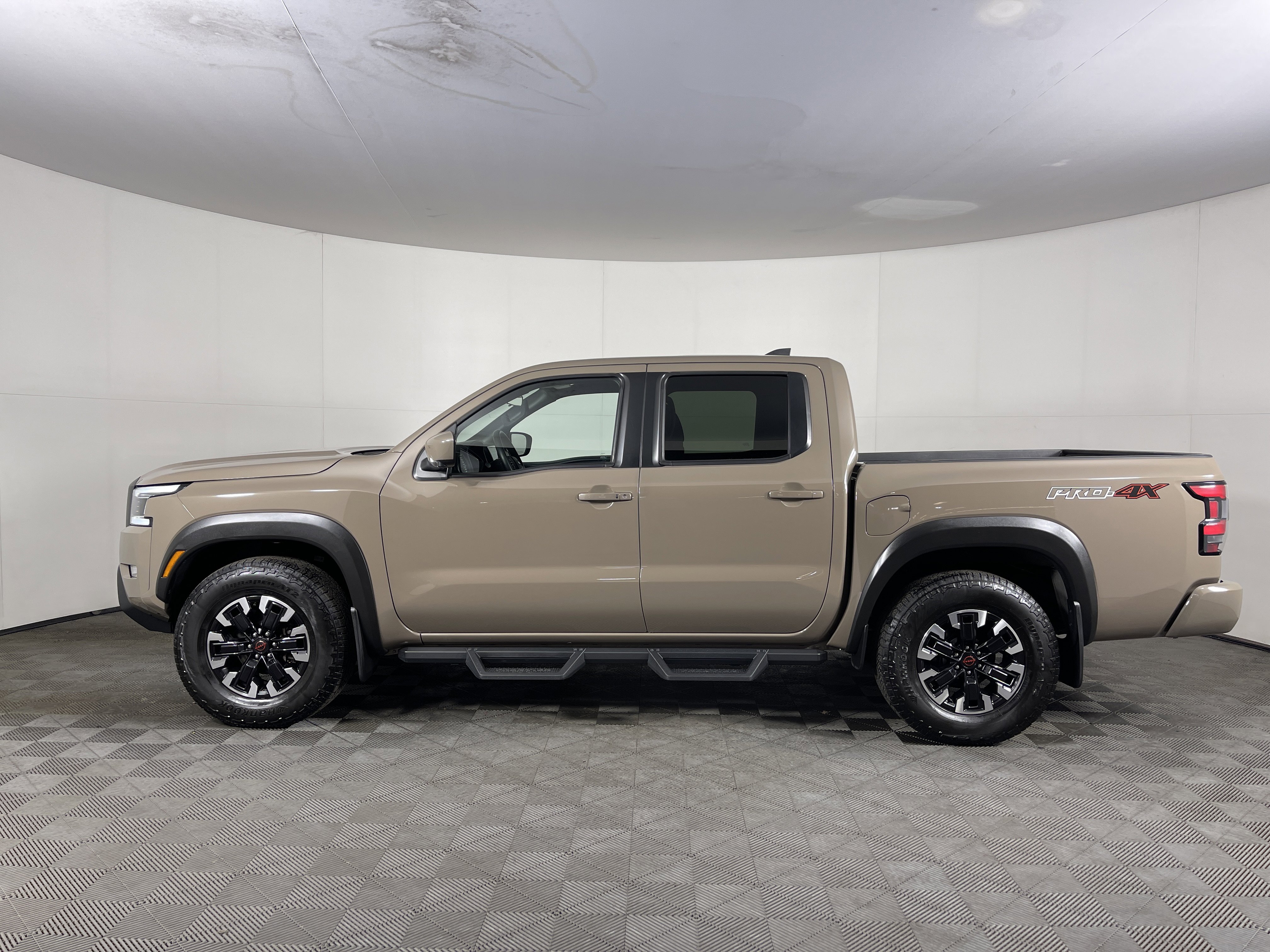 Used 2023 Nissan Frontier PRO-4X w/ Pro Convenience Package image 3