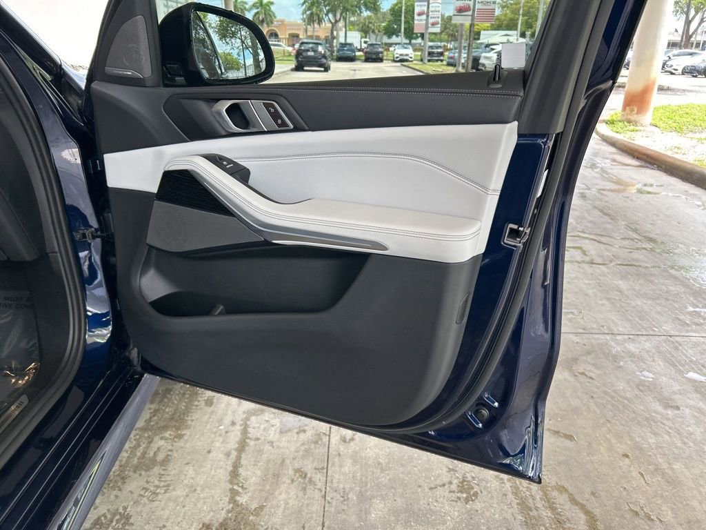 Used 2024 BMW X5 xDrive40i w/ M Sport Package image 27