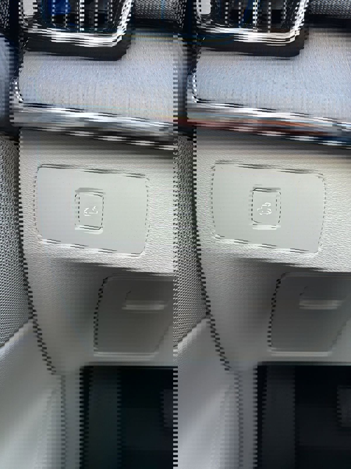 New 2026 Volvo XC90 B6 Ultra w/ Protection Package image 30