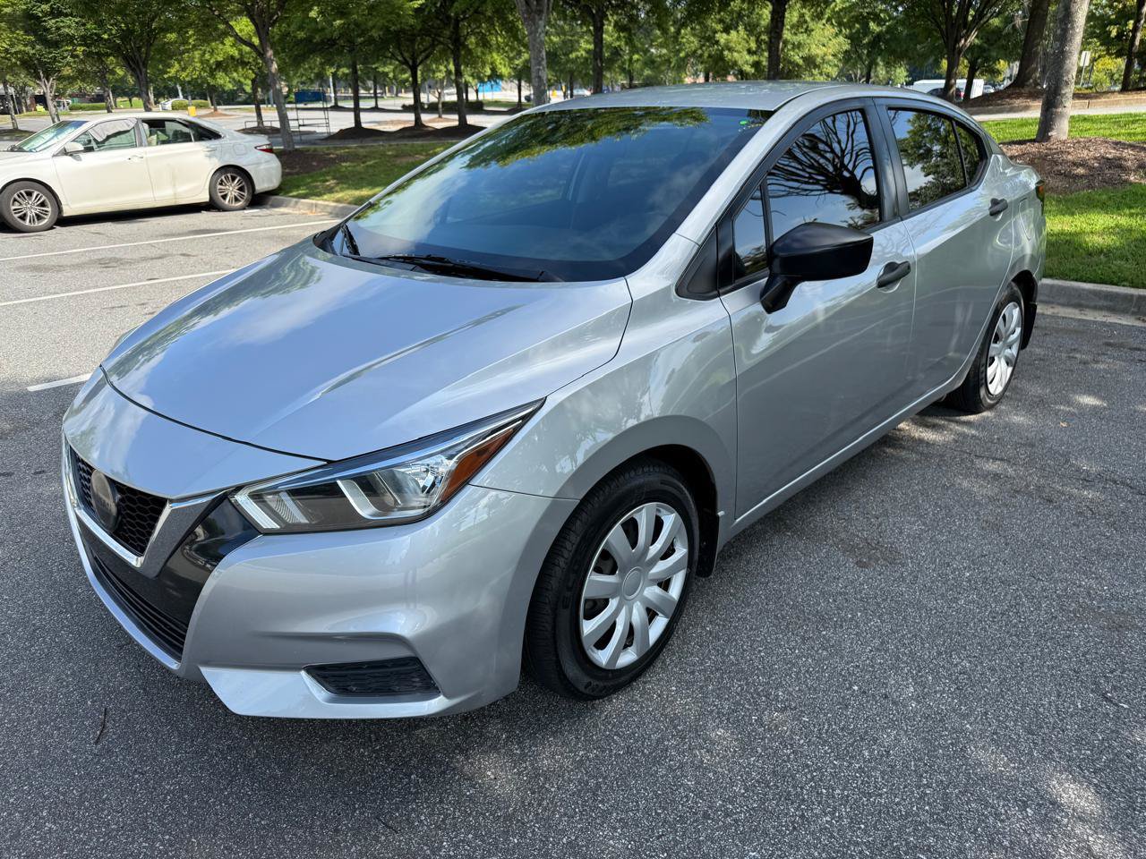 Used 2020 Nissan Versa S FWD image 1