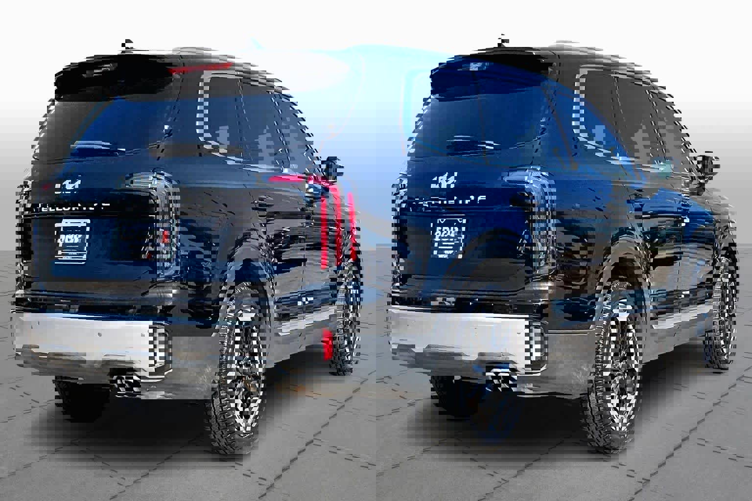 Used 2024 Kia Telluride EX w/ EX Captain's Chair Package image 12