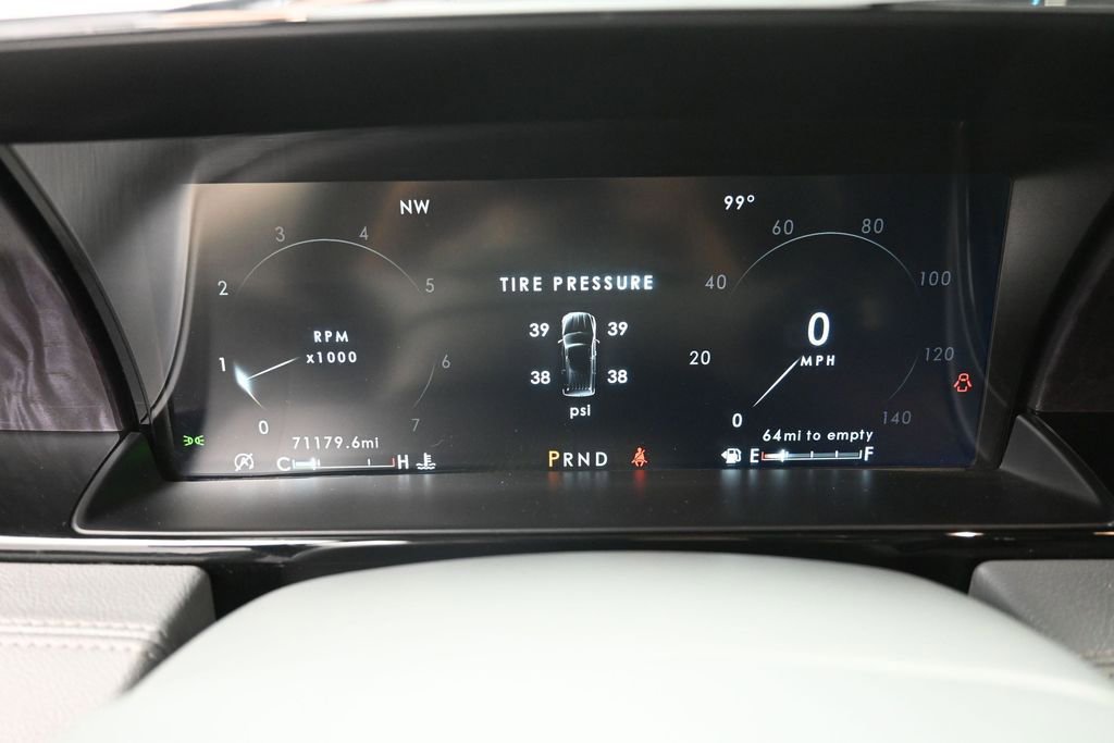 Used 2019 Lincoln Navigator Select RWD image 3