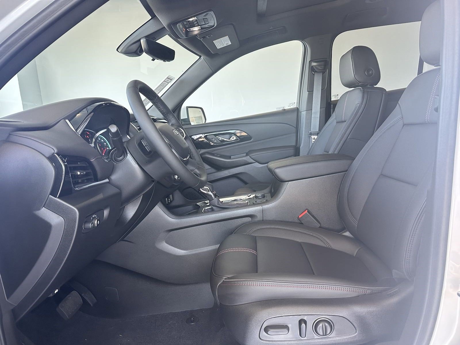 New 2023 Chevrolet Traverse RS w/ LPO, Floor Liner Package image 9