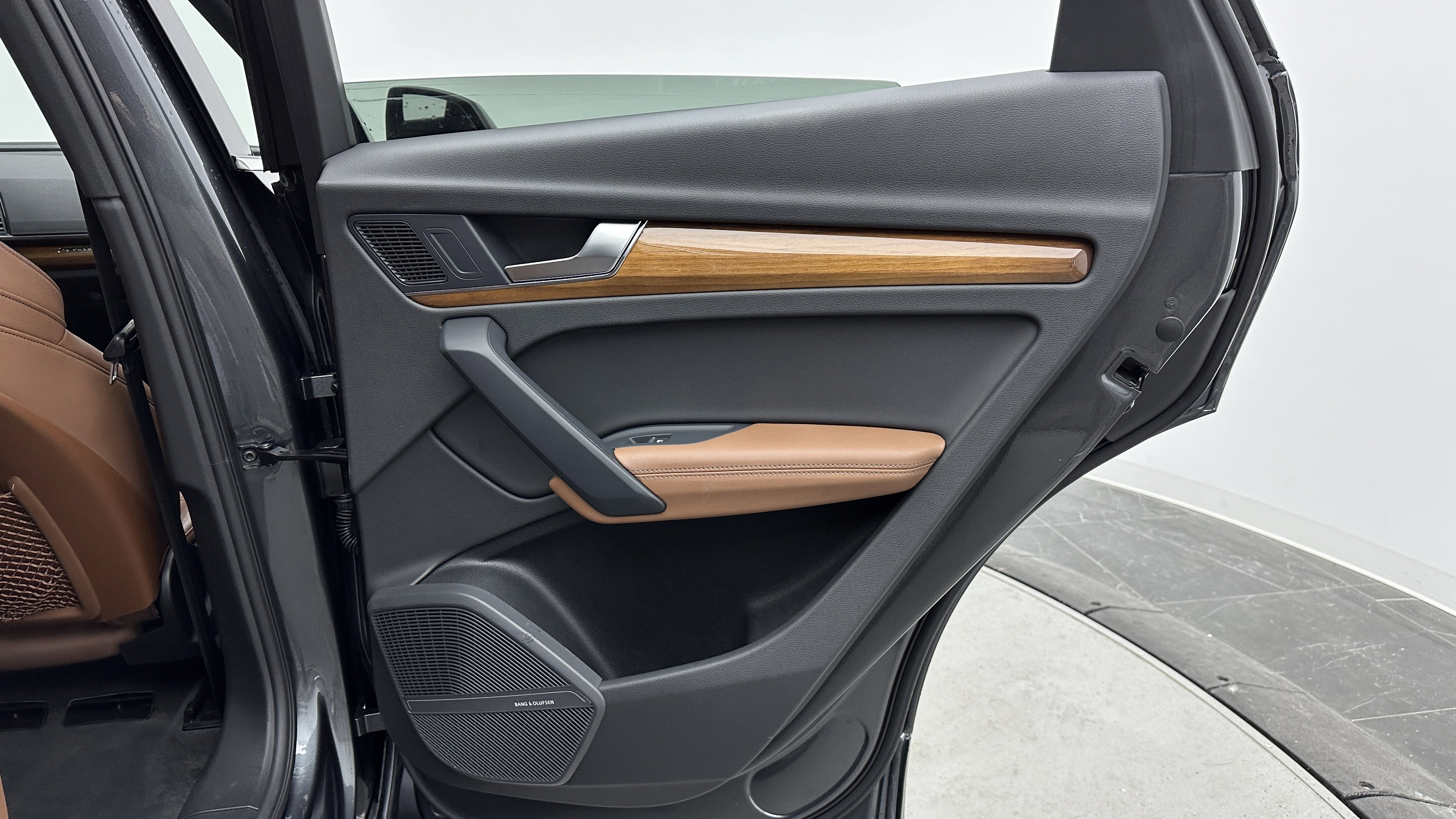 Used 2022 Audi Q5 e Premium Plus w/ Premium Plus Package image 34