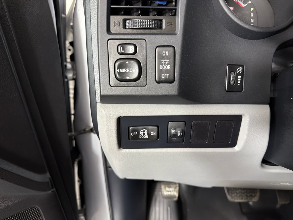 Used 2013 Toyota Tundra 2WD Double Cab image 11