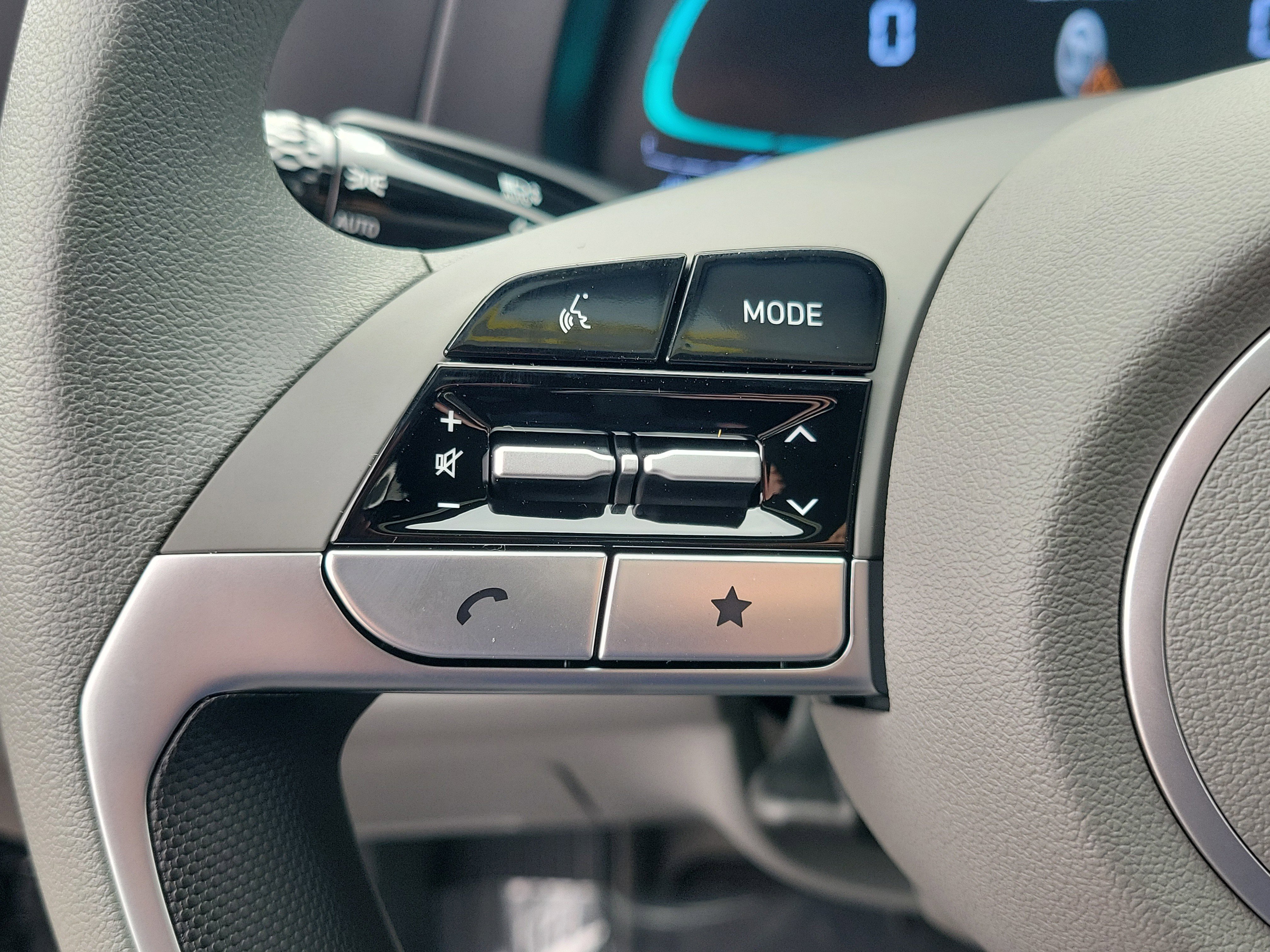Certified 2025 Hyundai Elantra Hybrid FWD image 19