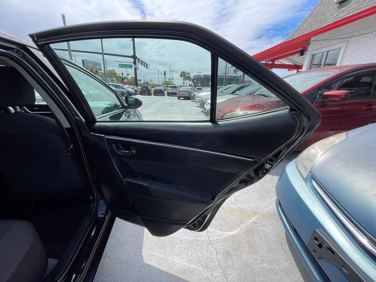 Used 2017 Toyota Corolla LE FWD image 16
