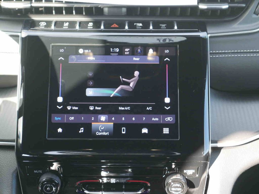 Used 2025 Jeep Grand Cherokee L Laredo w/ Trailer Tow Package image 6