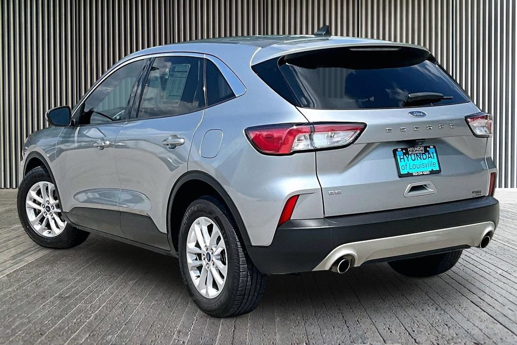 Used 2021 Ford Escape SE w/ Convenience Package FWD image 3