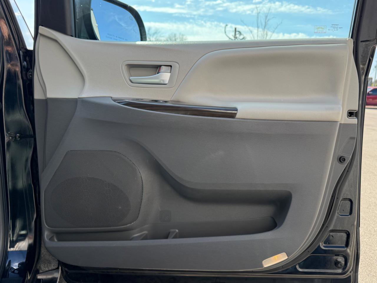 Used 2017 Toyota Sienna XLE w/ XLE Navigation Package image 22