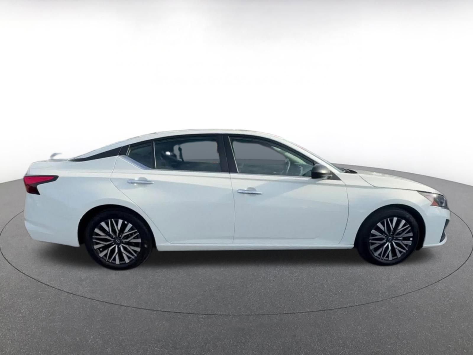 Used 2025 Nissan Altima 2.5 SV image 16