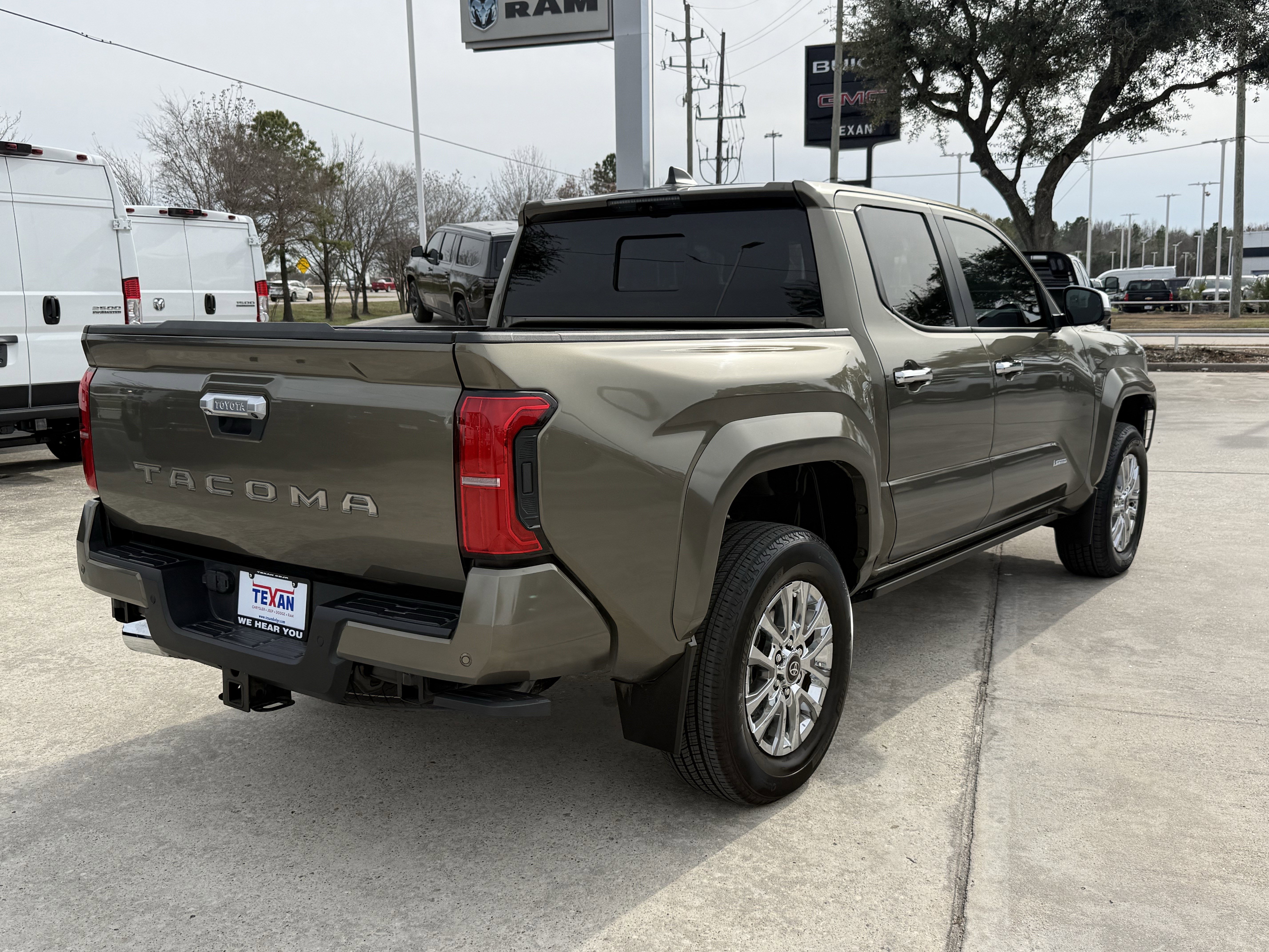 Used 2025 Toyota Tacoma 4x4 Double Cab image 5