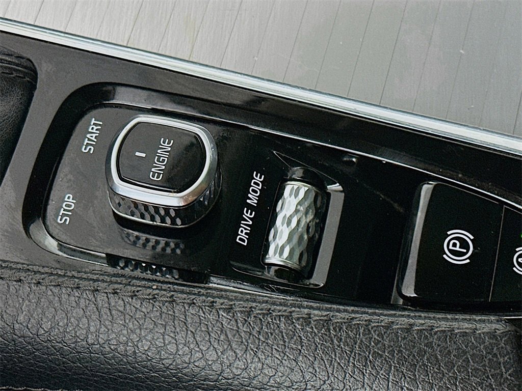 Used 2016 Volvo XC90 T5 Momentum image 27