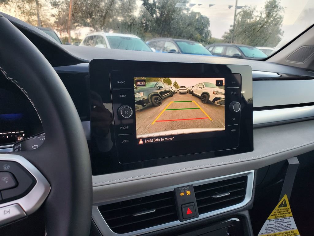 New 2026 Volkswagen Taos SE image 10