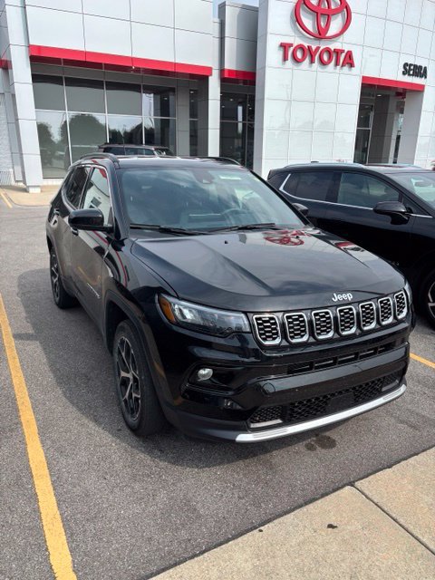 Used 2024 Jeep Compass Limited AWD/4WD image 2